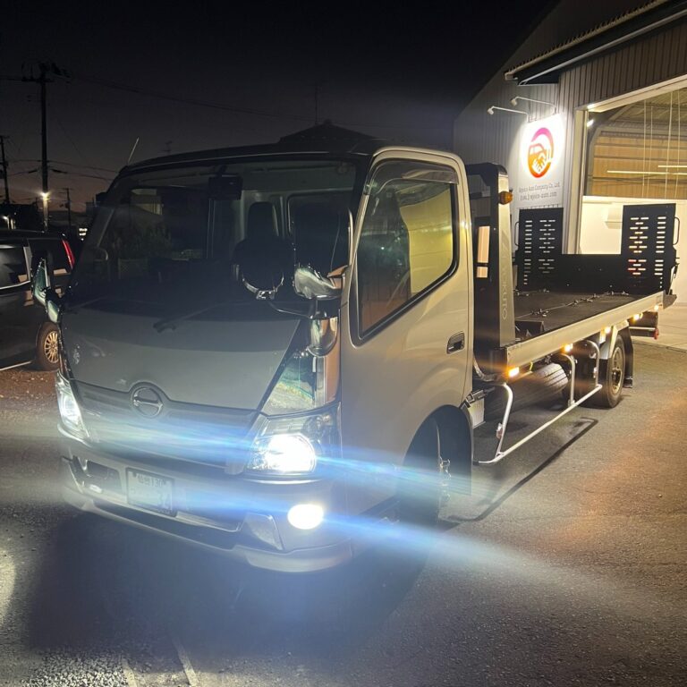 積載車のライト類・マーカーをLEDに変更し、ナビ・バックアイ・シートカバーも取付け完了です！！